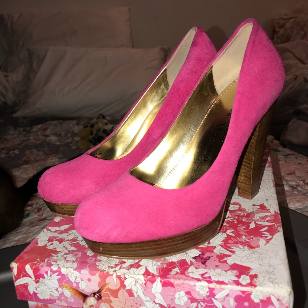 Chinese Laundry pink suede hot pink pumps
